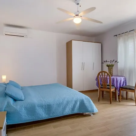 Guest house Marija 3*